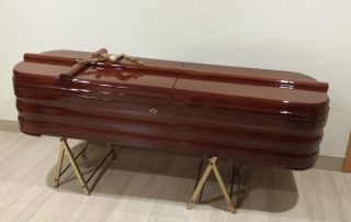 Féretro modelo básico americano - Funeraria Romero